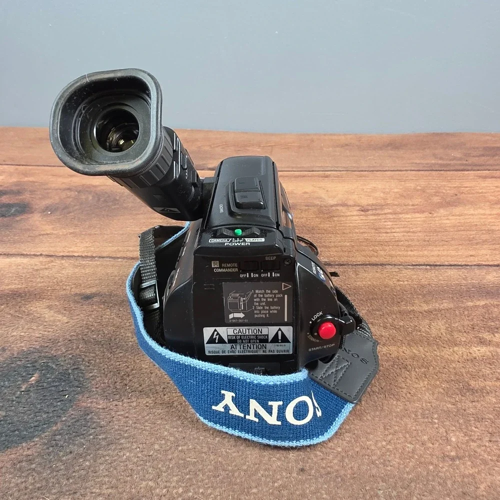 Sony Camcorder CCD-FX425 NTSC Black Fair Parts Repair Video 8 Handycam Bundle